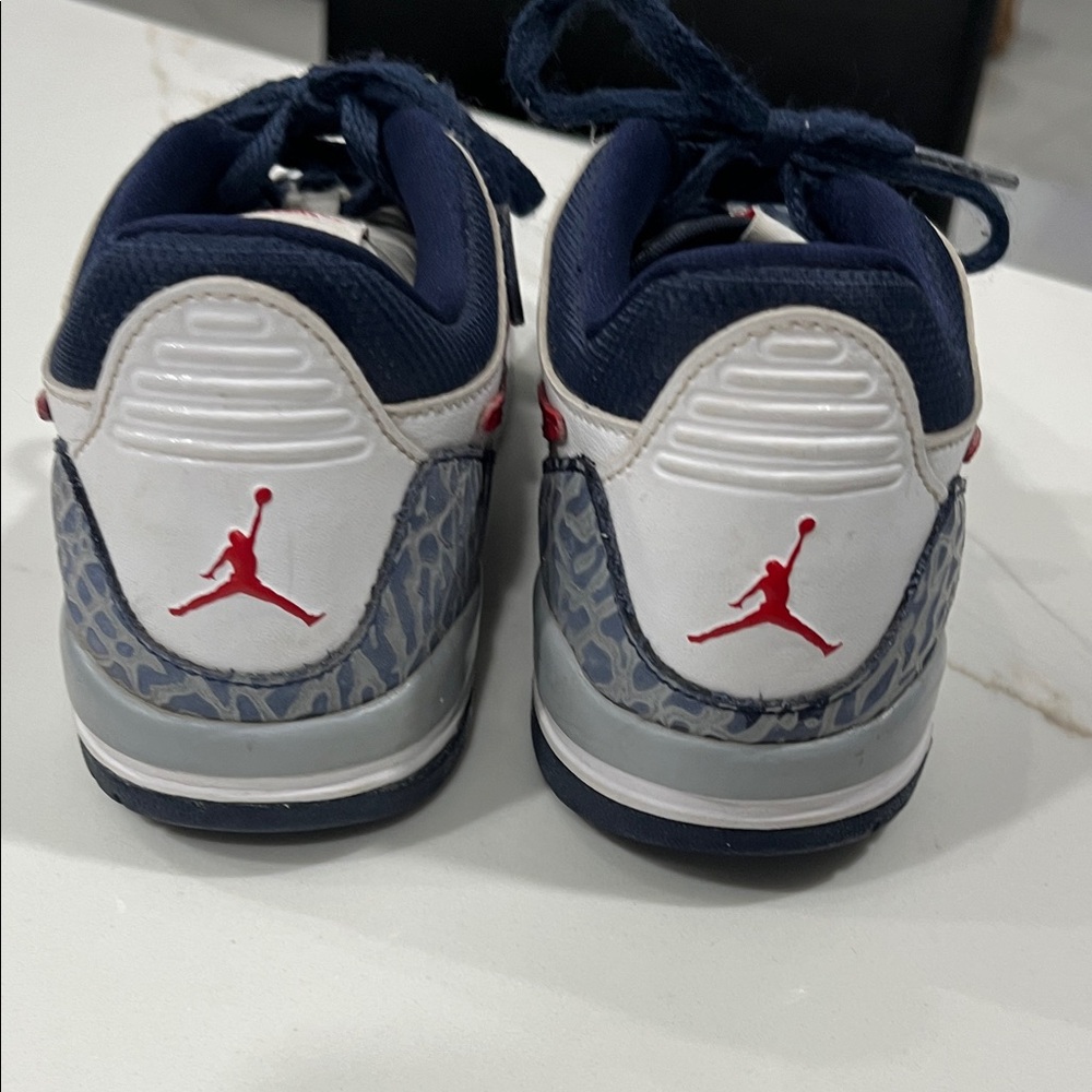 Nike Kids' White, Navy, and Red Sneakers - Picture 3 of 4
